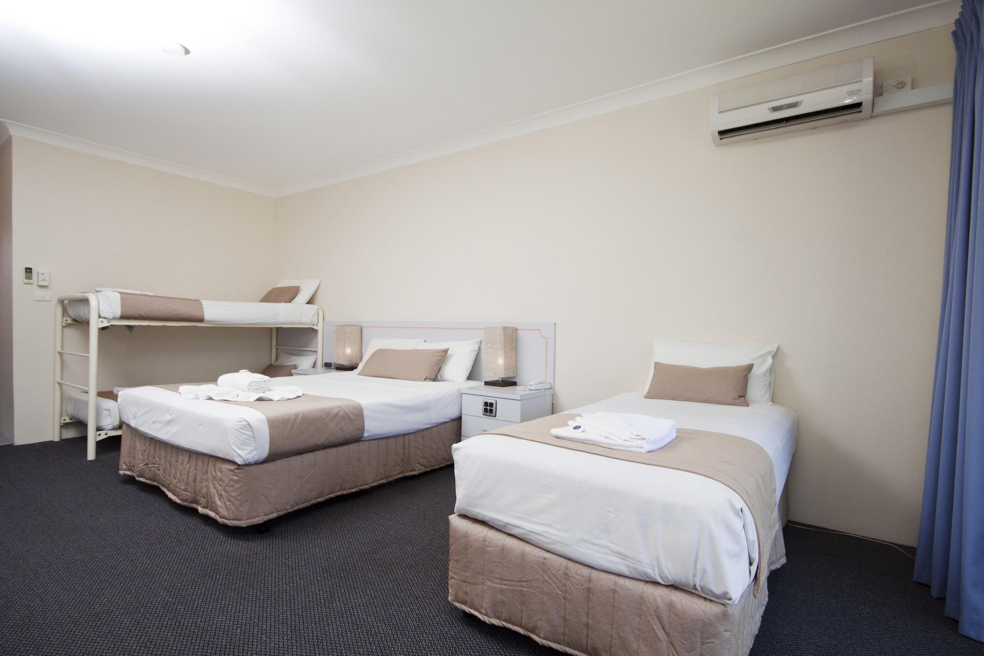 Island Palms Motor Inn Форстър Екстериор снимка