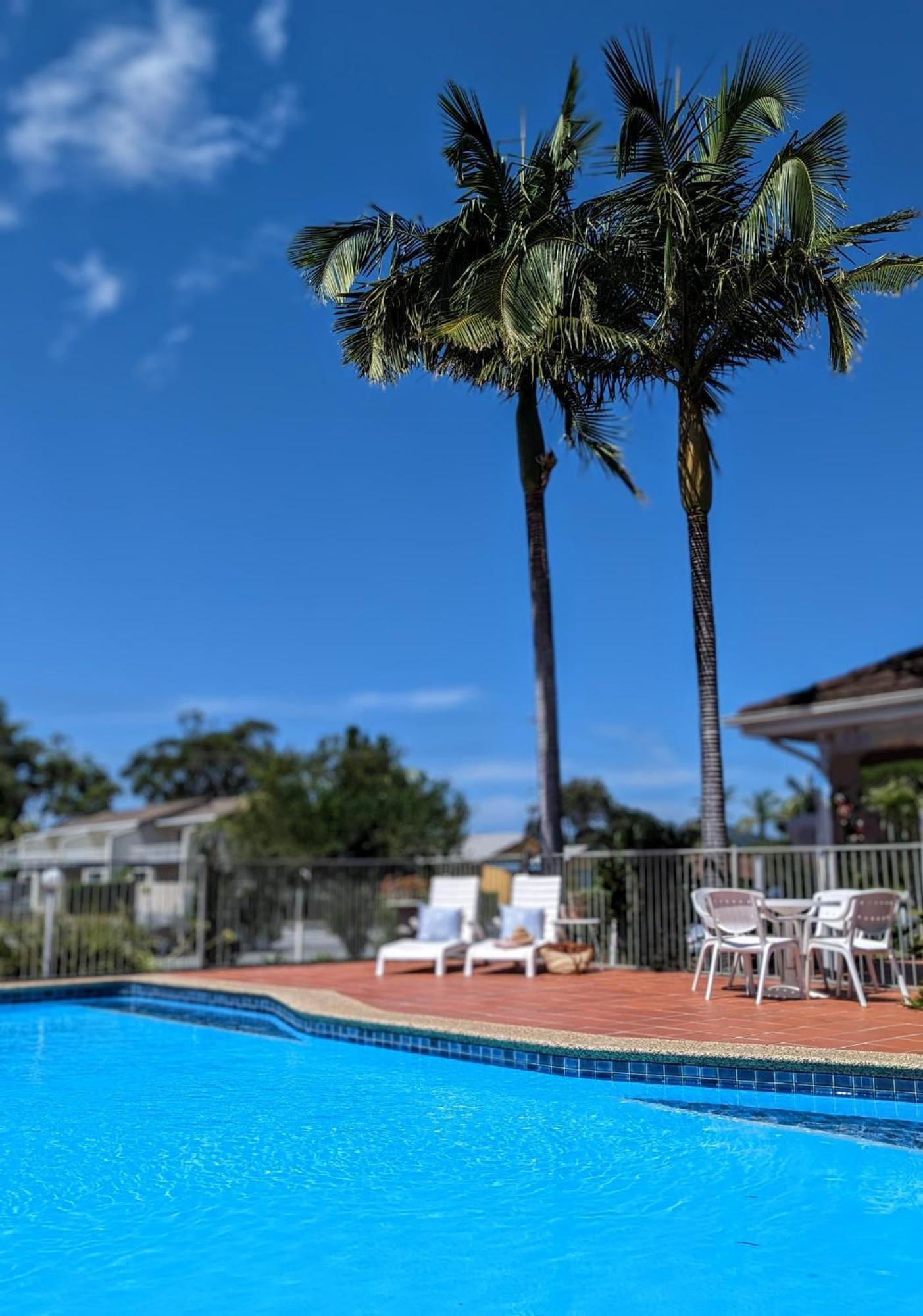 Island Palms Motor Inn Форстър Екстериор снимка