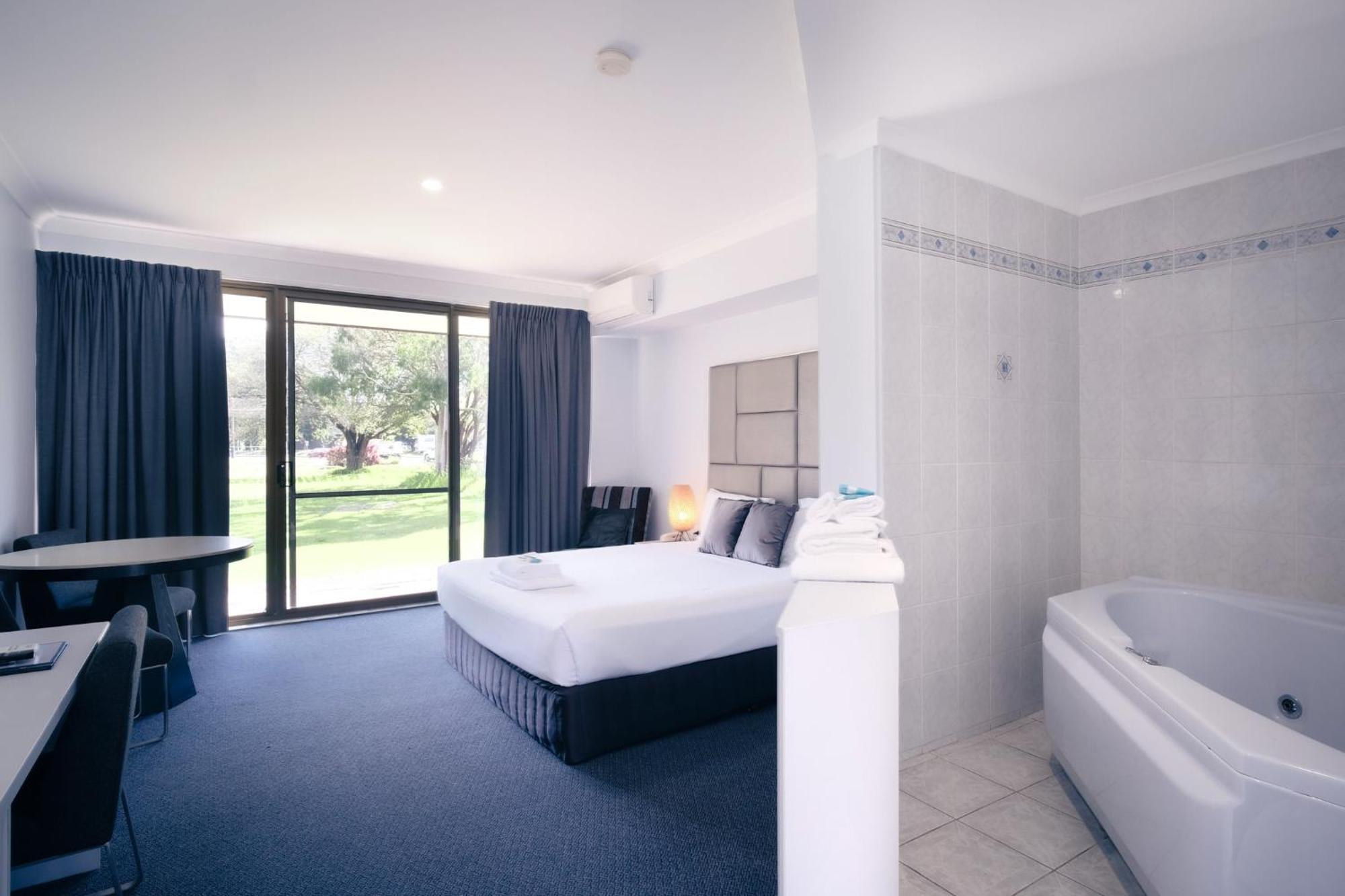 Island Palms Motor Inn Форстър Екстериор снимка