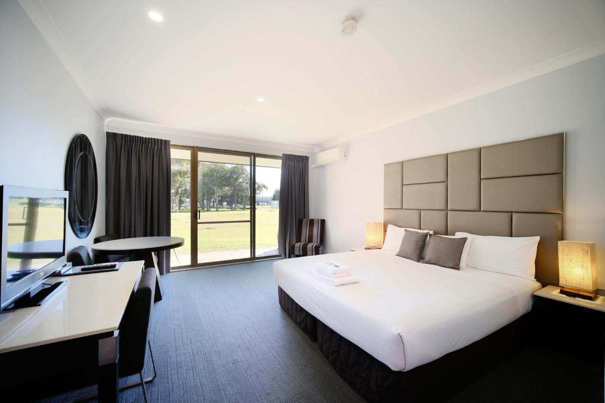 Island Palms Motor Inn Форстър Екстериор снимка