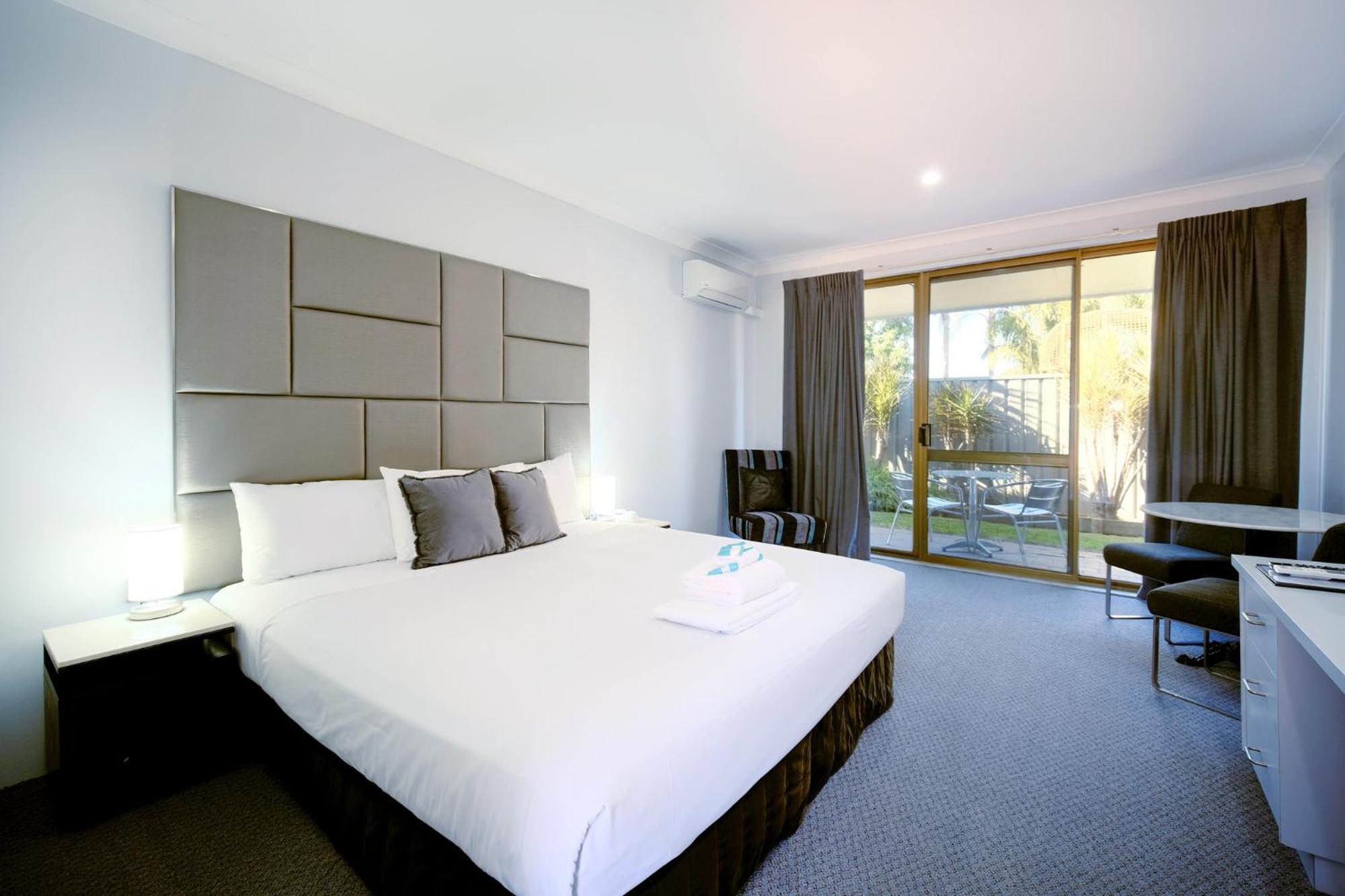 Island Palms Motor Inn Форстър Екстериор снимка