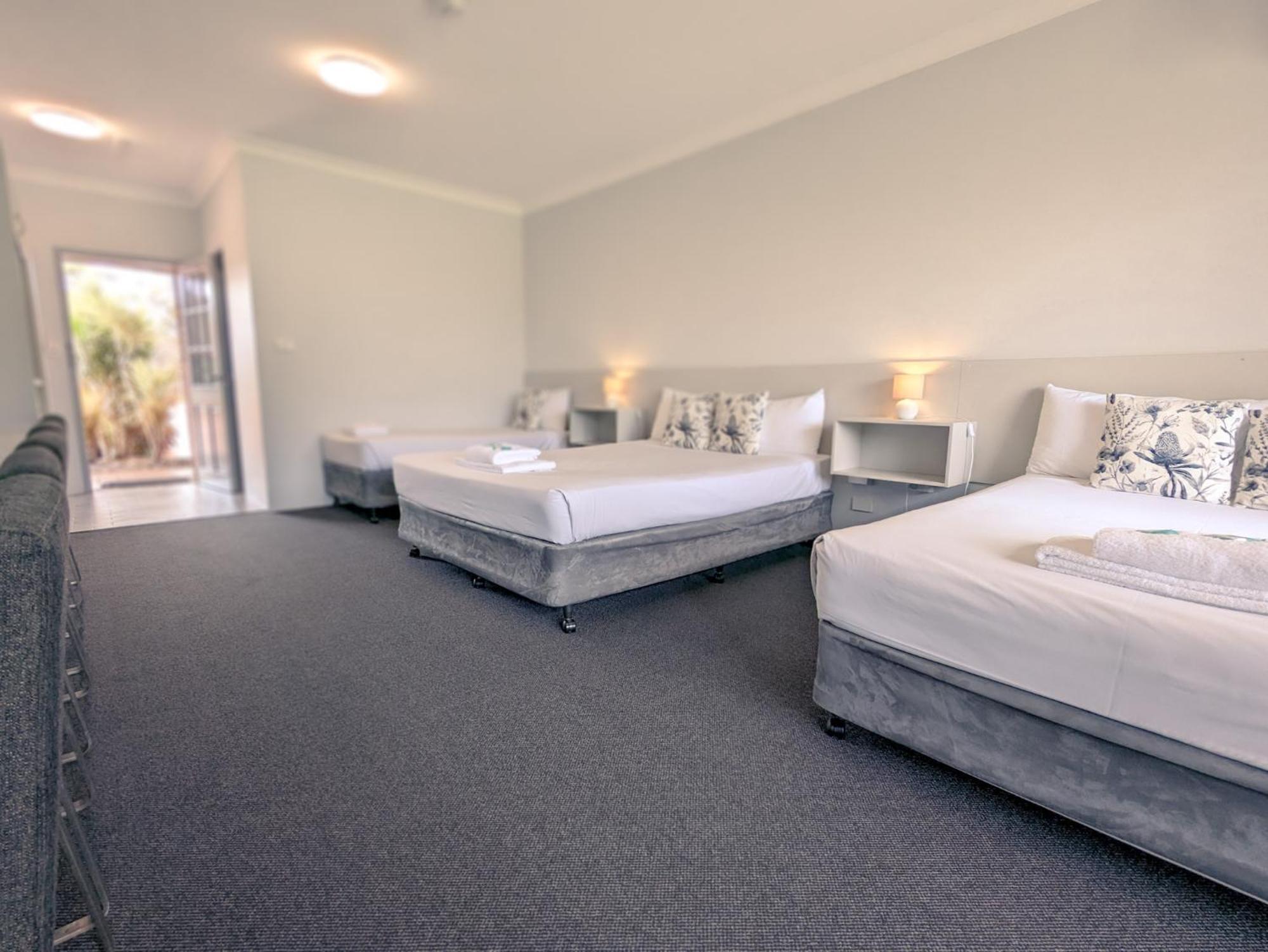 Island Palms Motor Inn Форстър Екстериор снимка