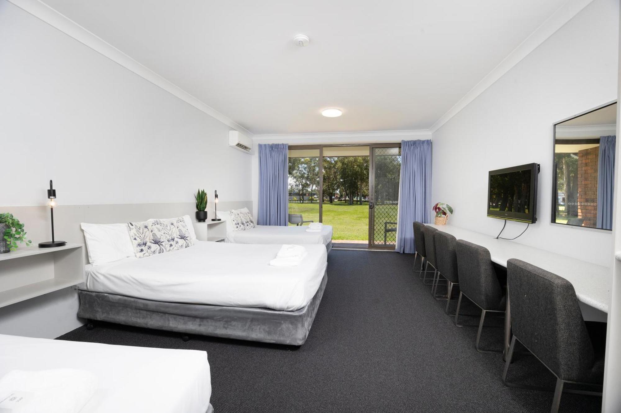 Island Palms Motor Inn Форстър Екстериор снимка